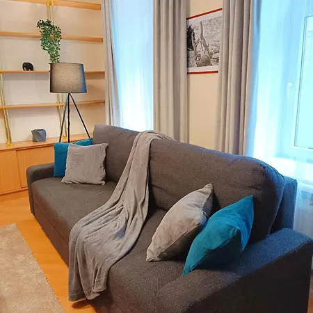 Two Bedroom In Old Town, Up To 6 Guests Apartment